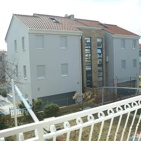 Апартаменты With A Parking Space - 13335 Сплит